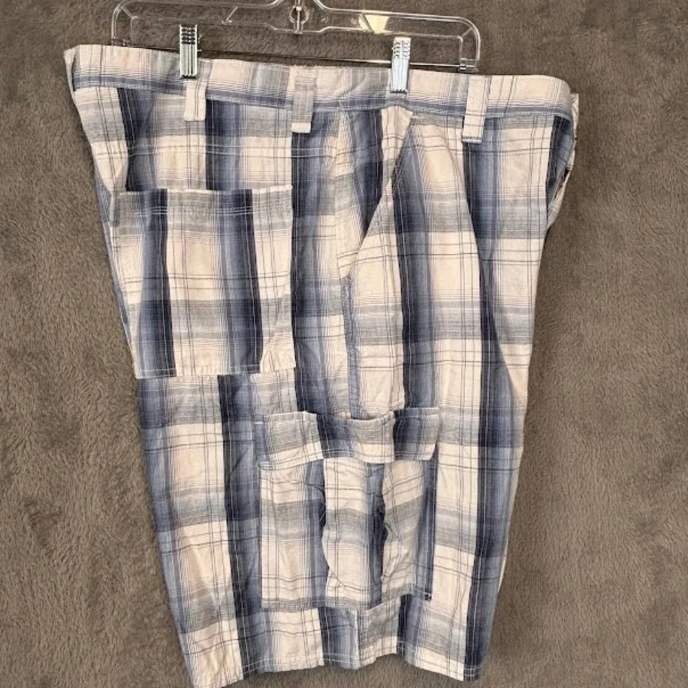 Wrangler Mens Blue White Plaid Cargo Shorts Size 38 Cotton 60CMW4D Relaxed Fit